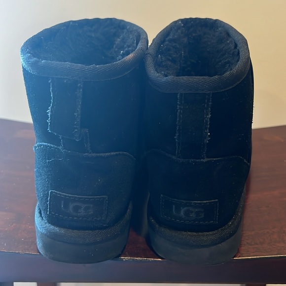 Women’s Ugg Mini Boot - Picture 2 of 3